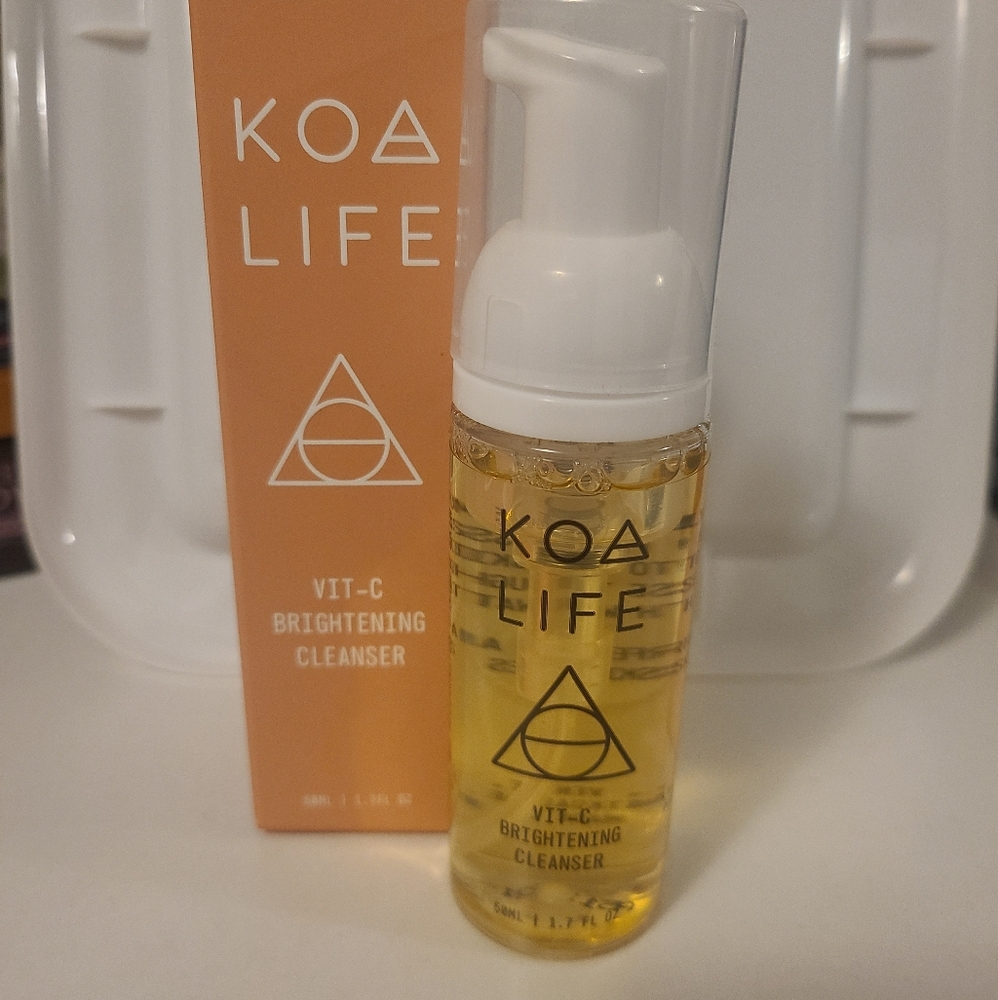 Koa life vit-C brighting cleanser